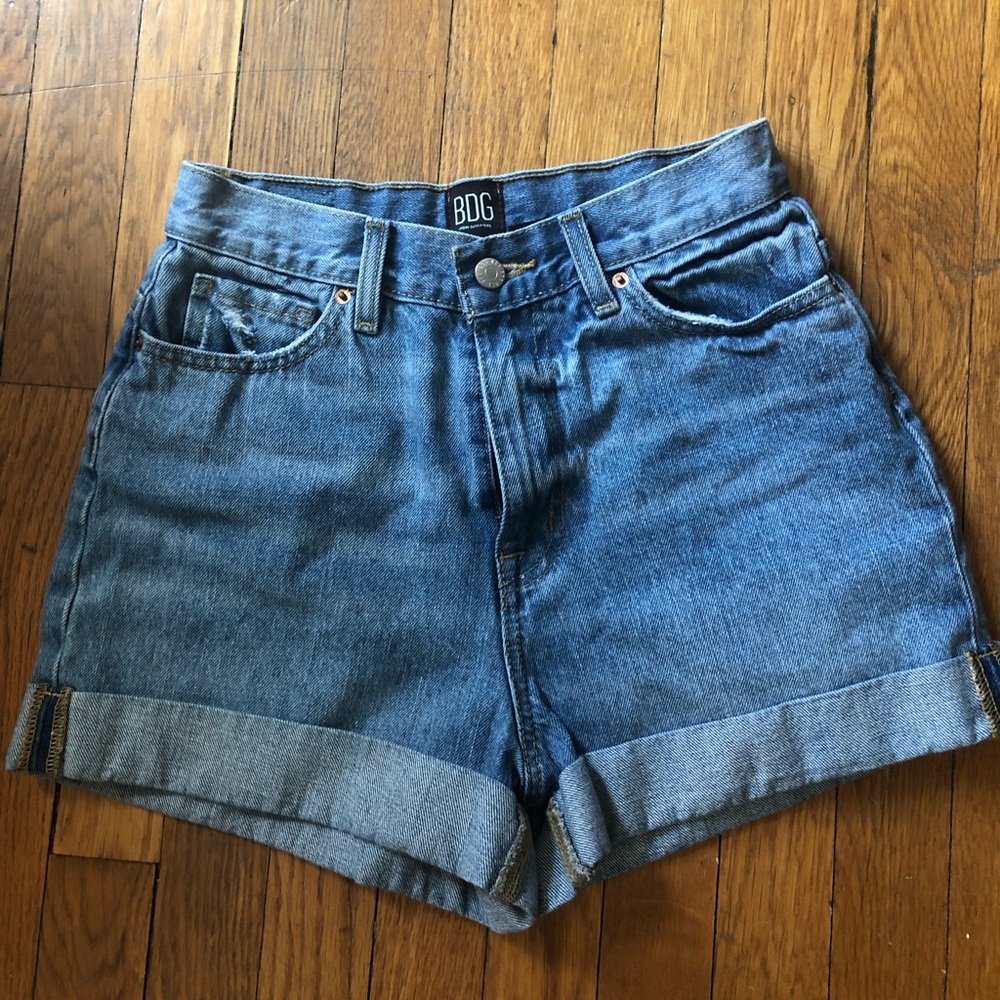 BDG size 26 high rise mom shorts